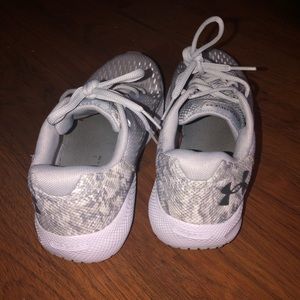 Under Armour Sneakers